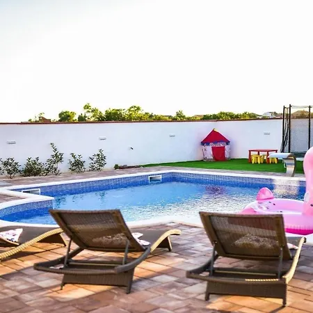 Mary With Heated Pool And Sauna *